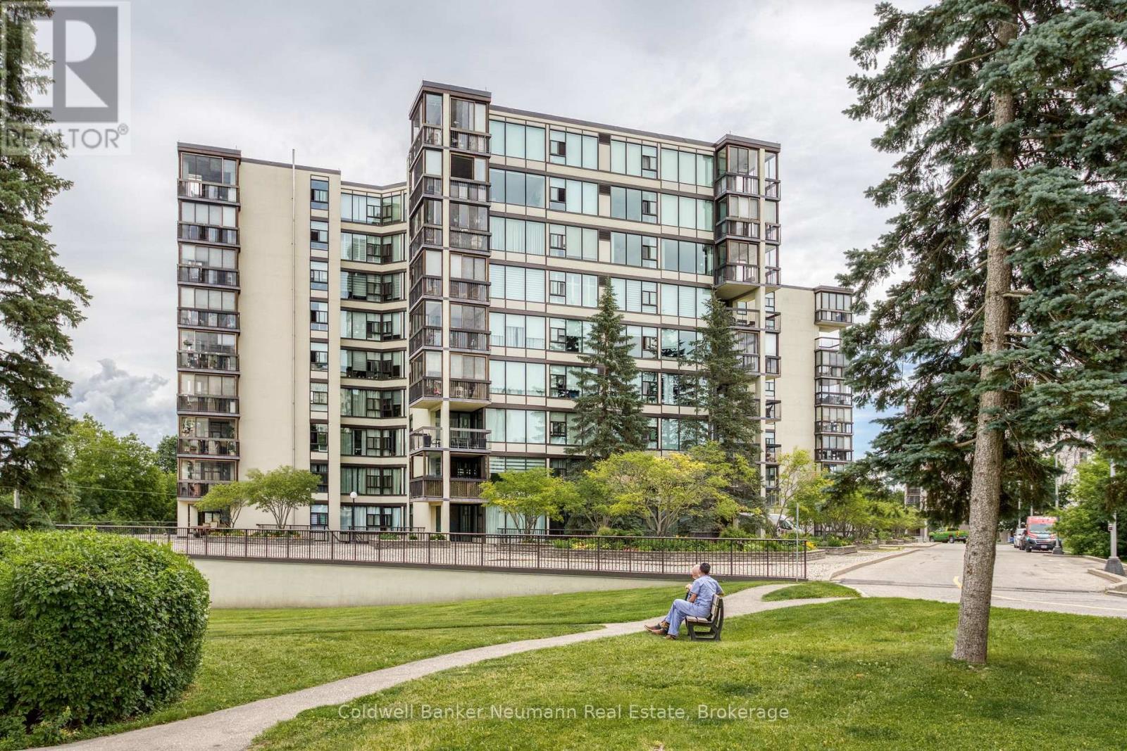205 - 23 WOODLAWN ROAD E