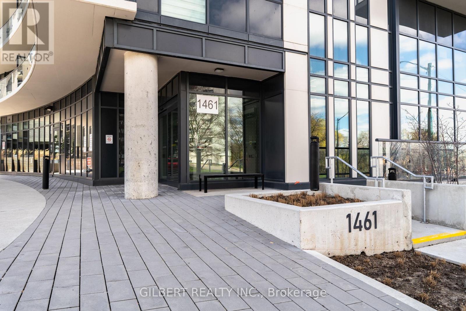 404 - 1461 LAWRENCE AVE W