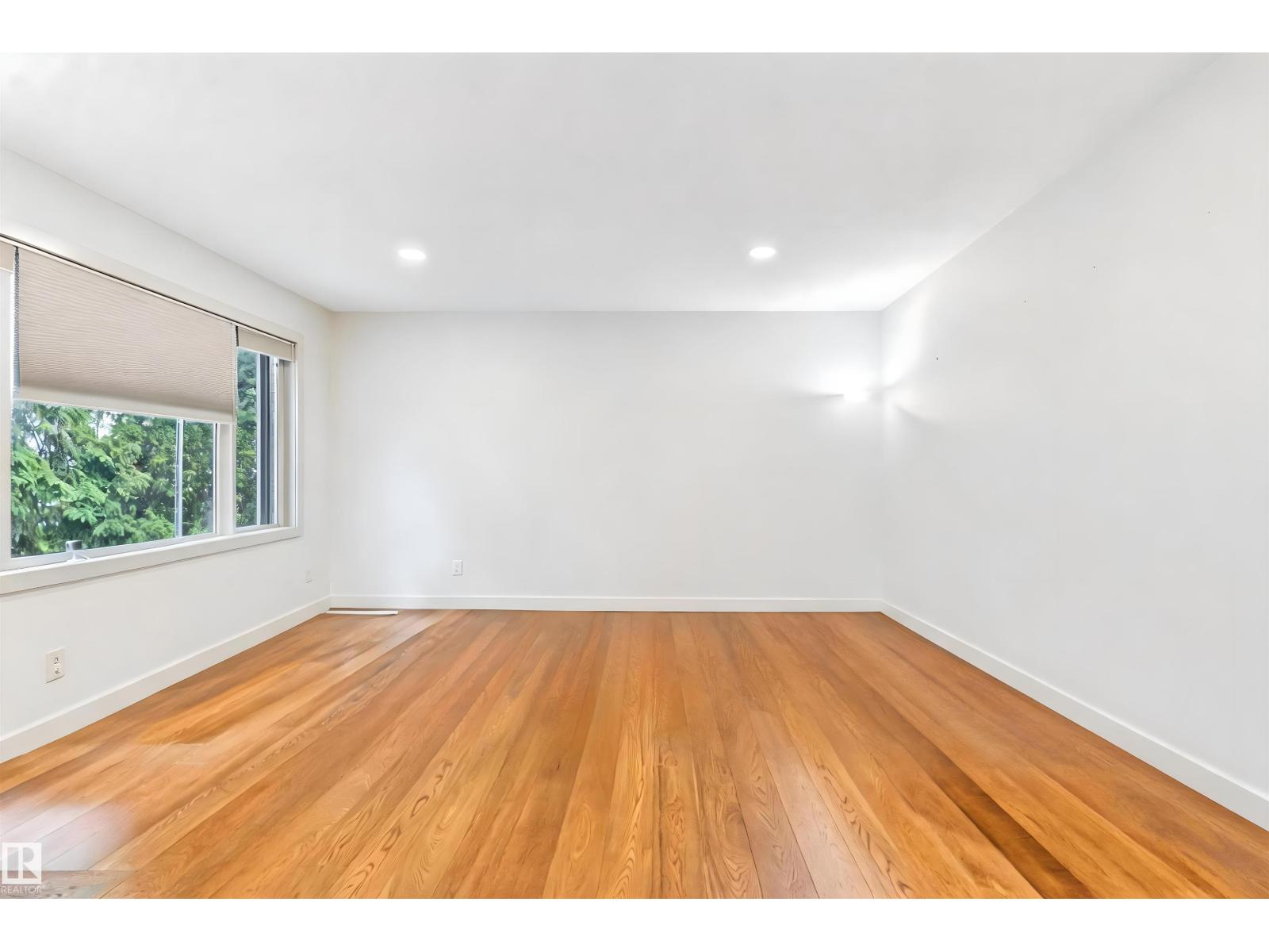 12929/31 103 ST NW
