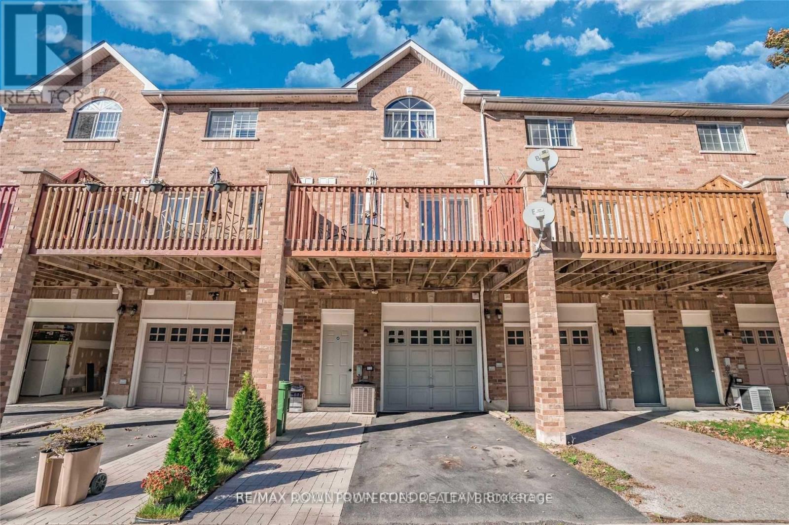 4271A LAWRENCE AVENUE E