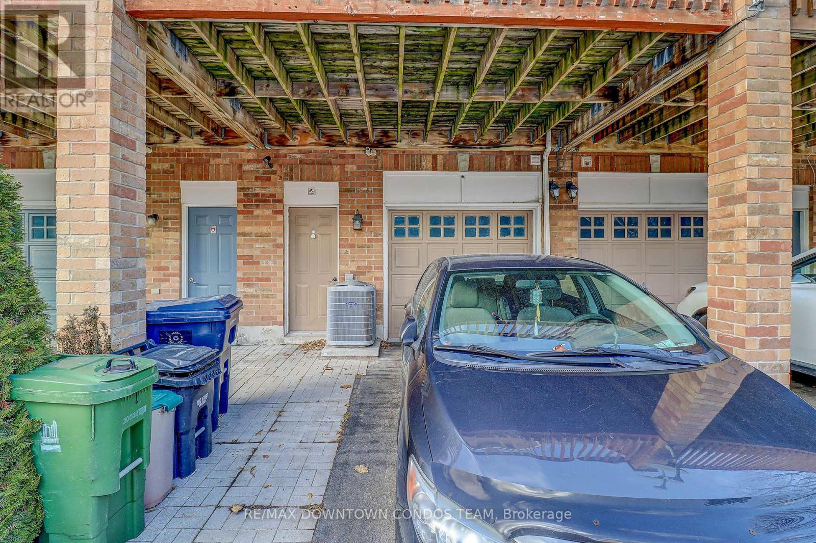 4271A LAWRENCE AVENUE E