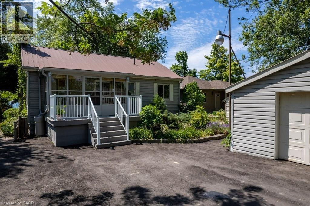 2592 LAKESHORE Road