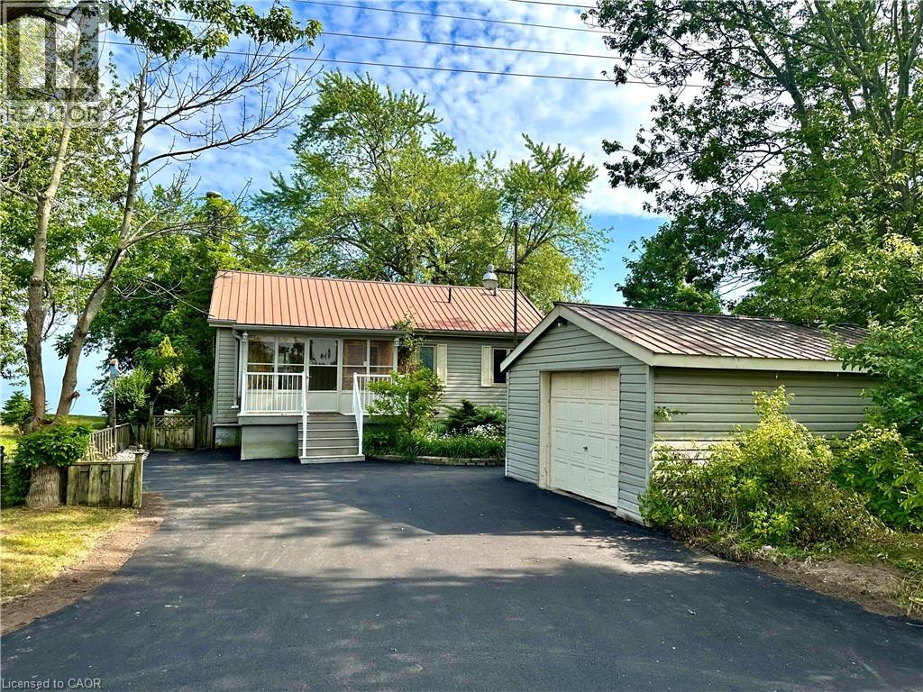 2592 LAKESHORE Road