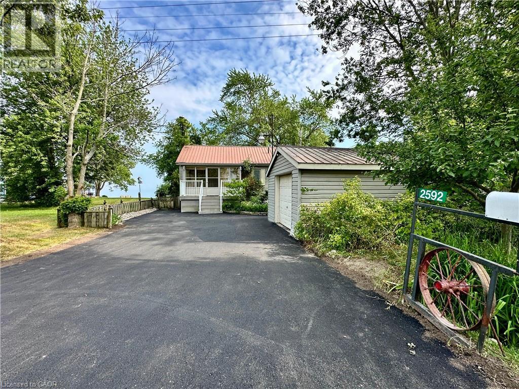 2592 LAKESHORE Road