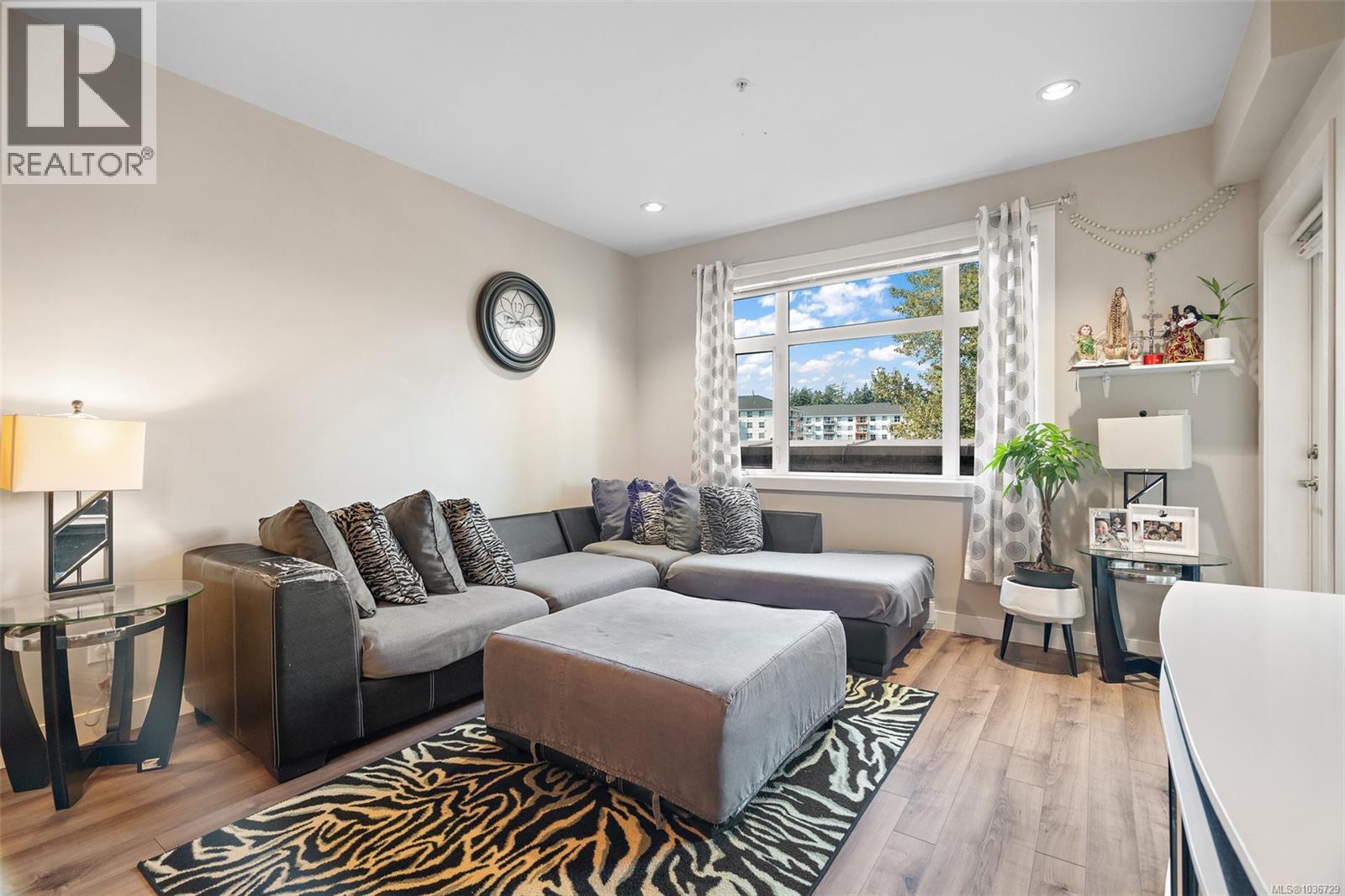 212 2655 Sooke Rd