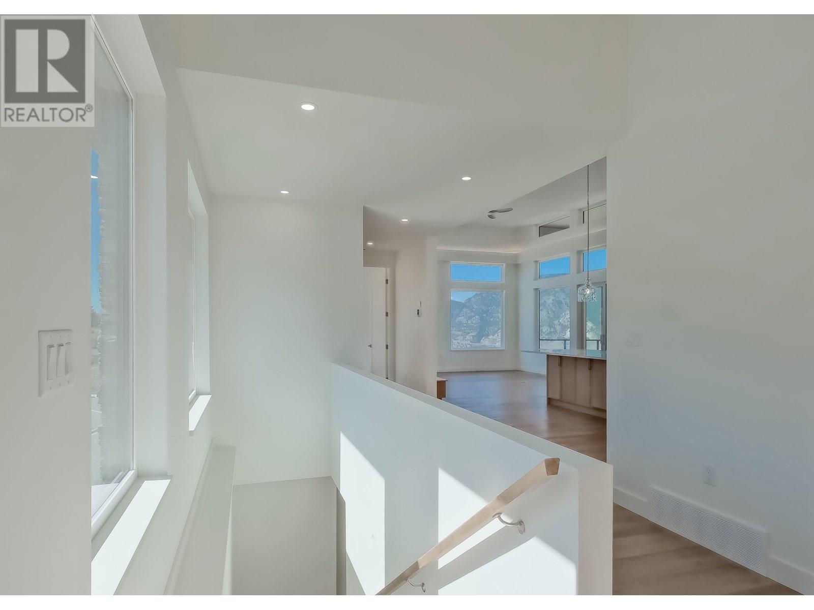 3331 EVERGREEN Drive Unit# 106