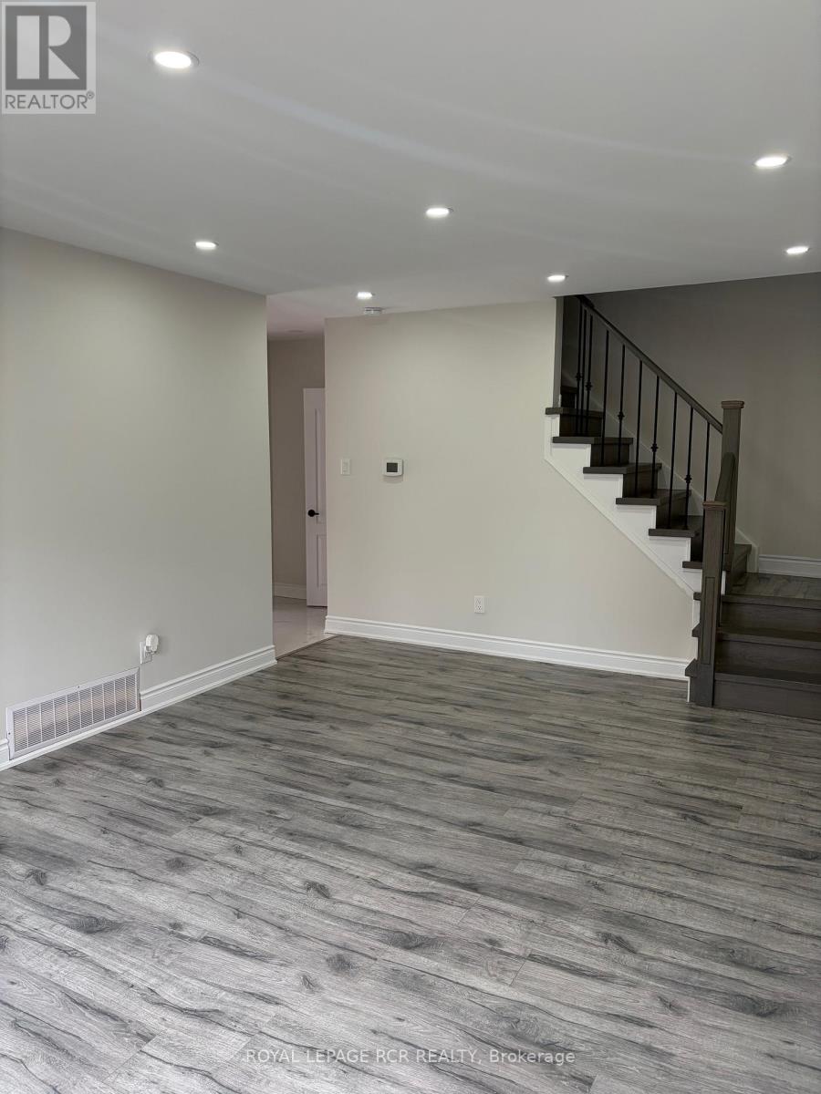 41 TOWN HOUSE CRESCENT