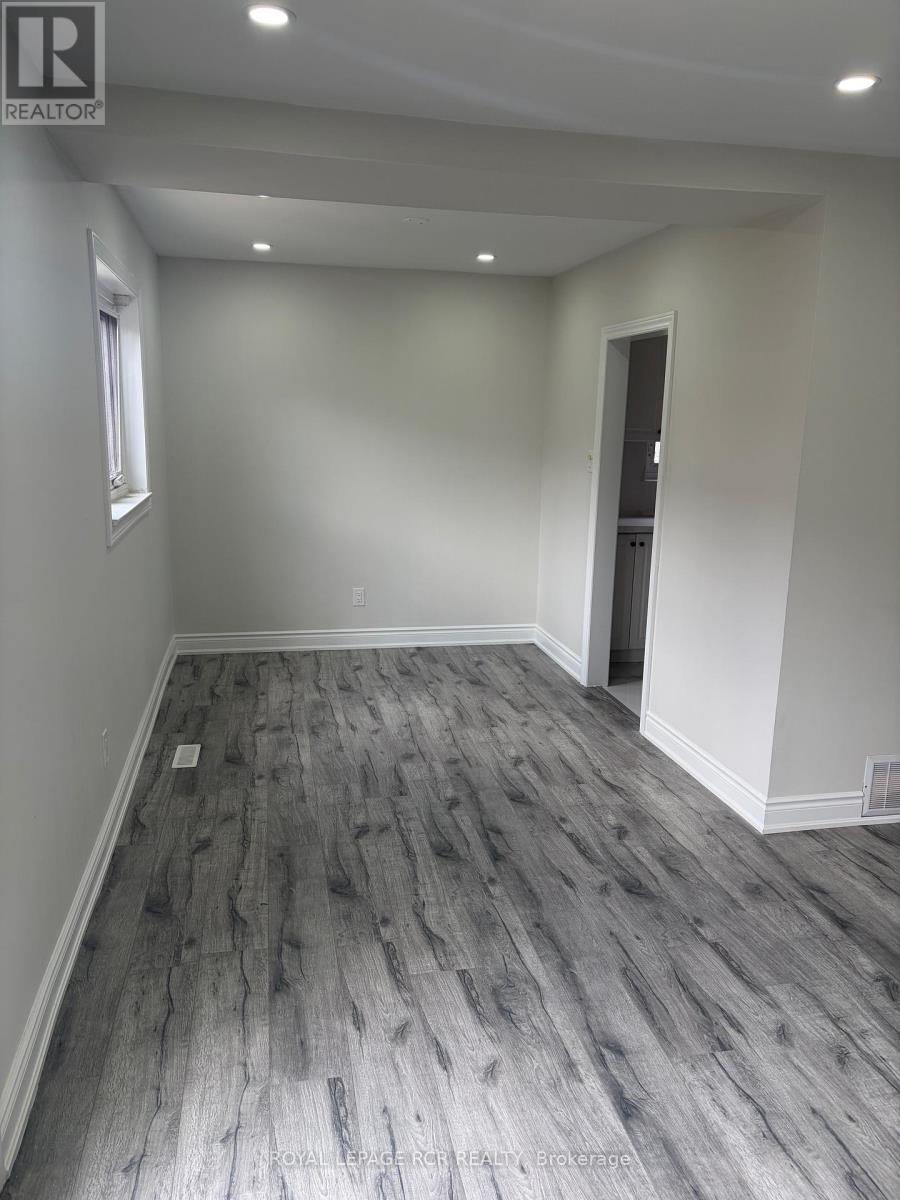 41 TOWN HOUSE CRESCENT