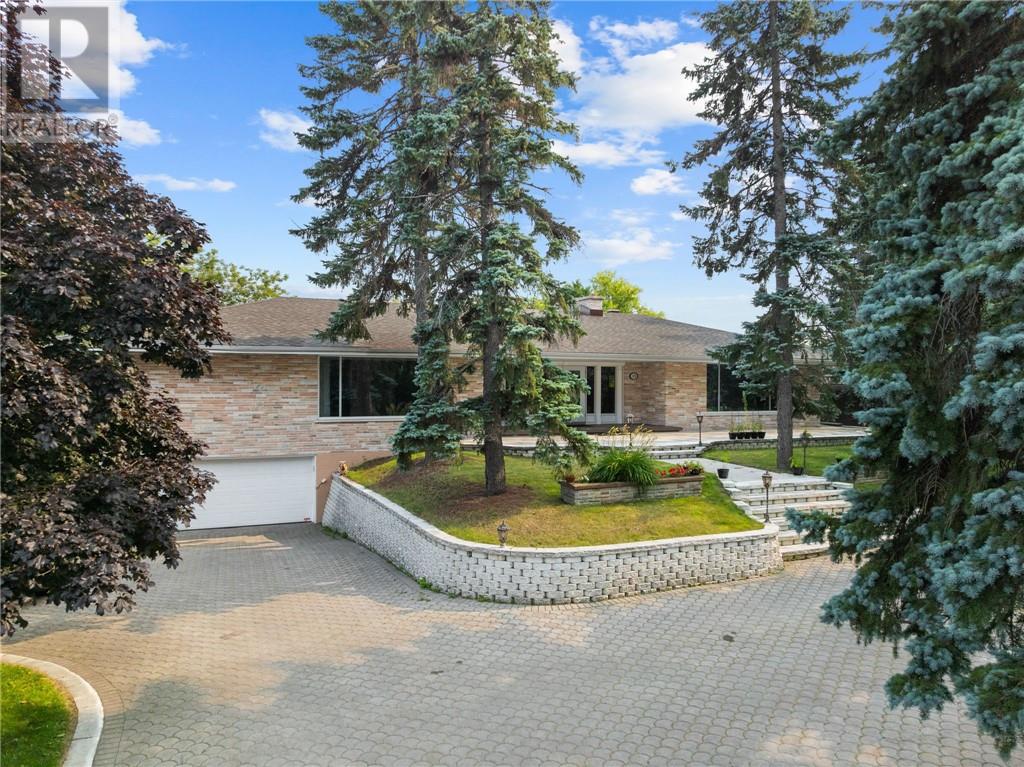 170 Brebeuf Avenue