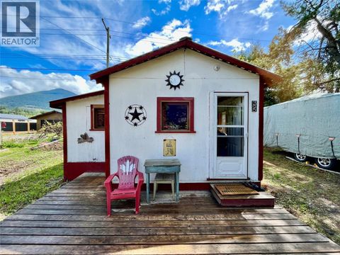 305 8th Avenue NW Nakusp BC V0G1R0