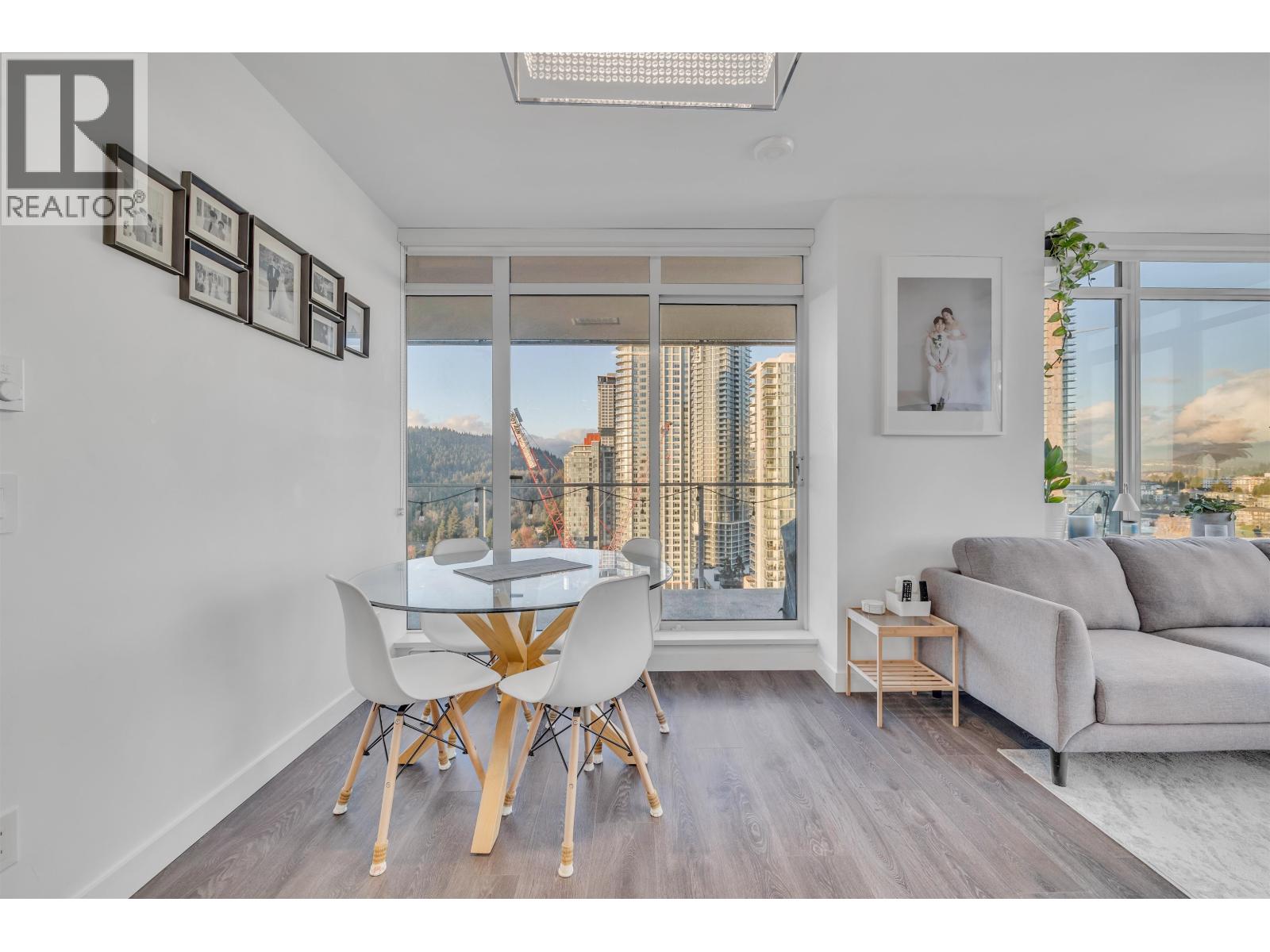 2209 652 WHITING WAY