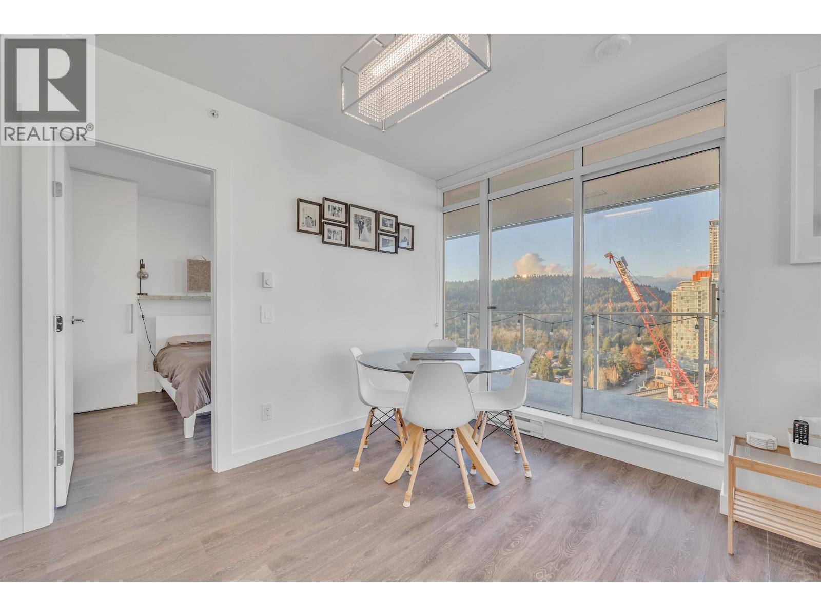 2209 652 WHITING WAY