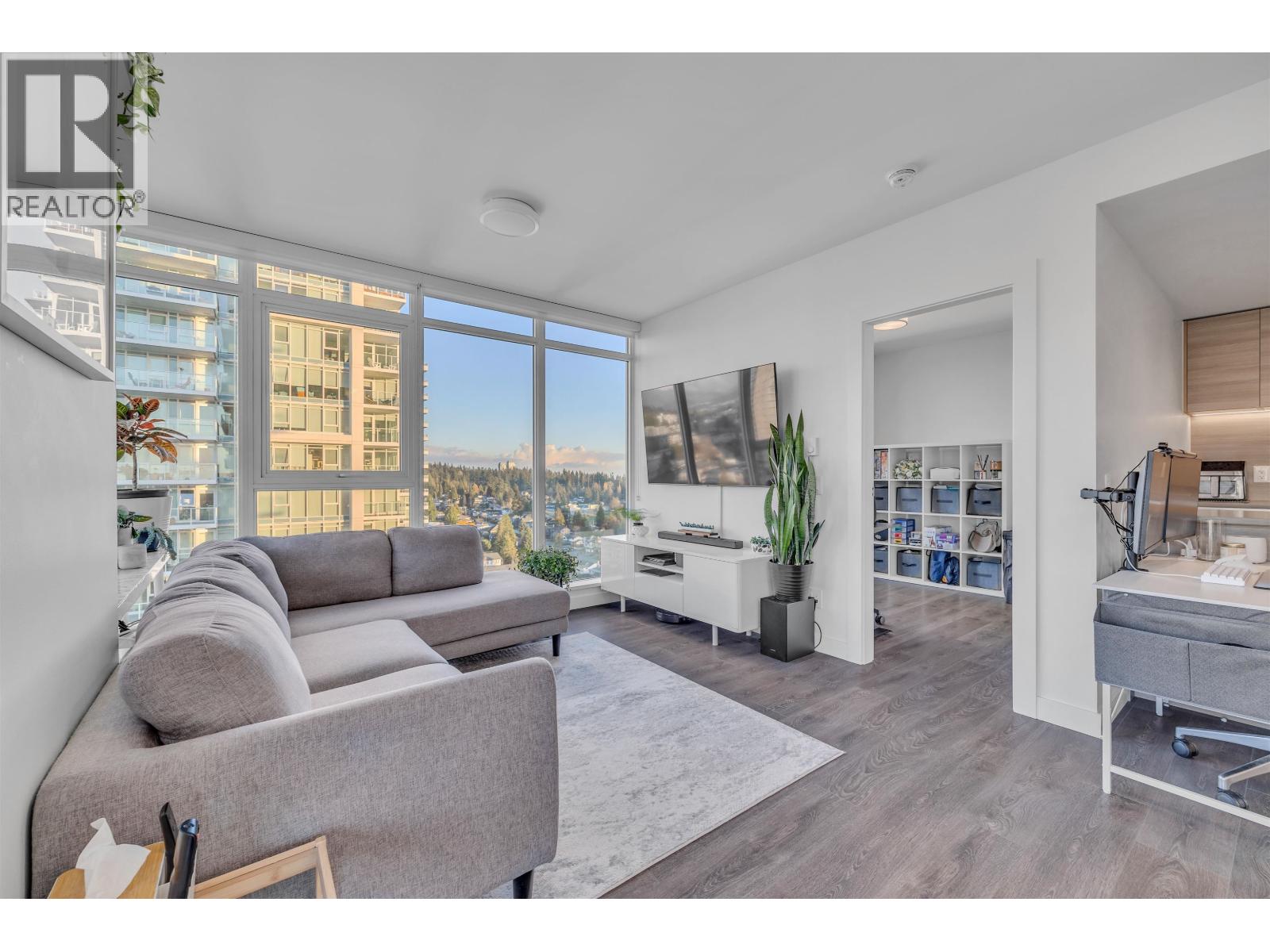 2209 652 WHITING WAY