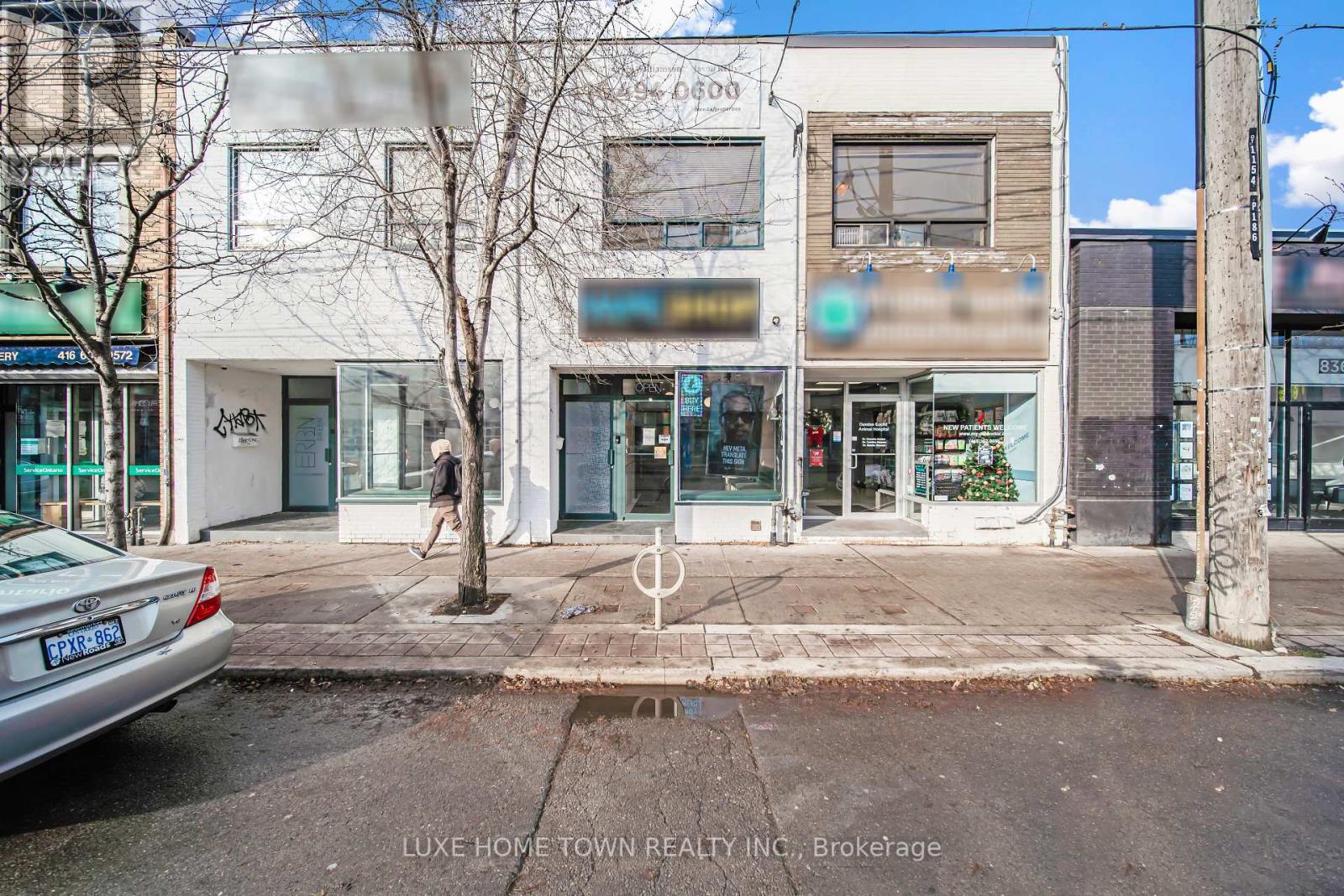 842 DUNDAS STREET W