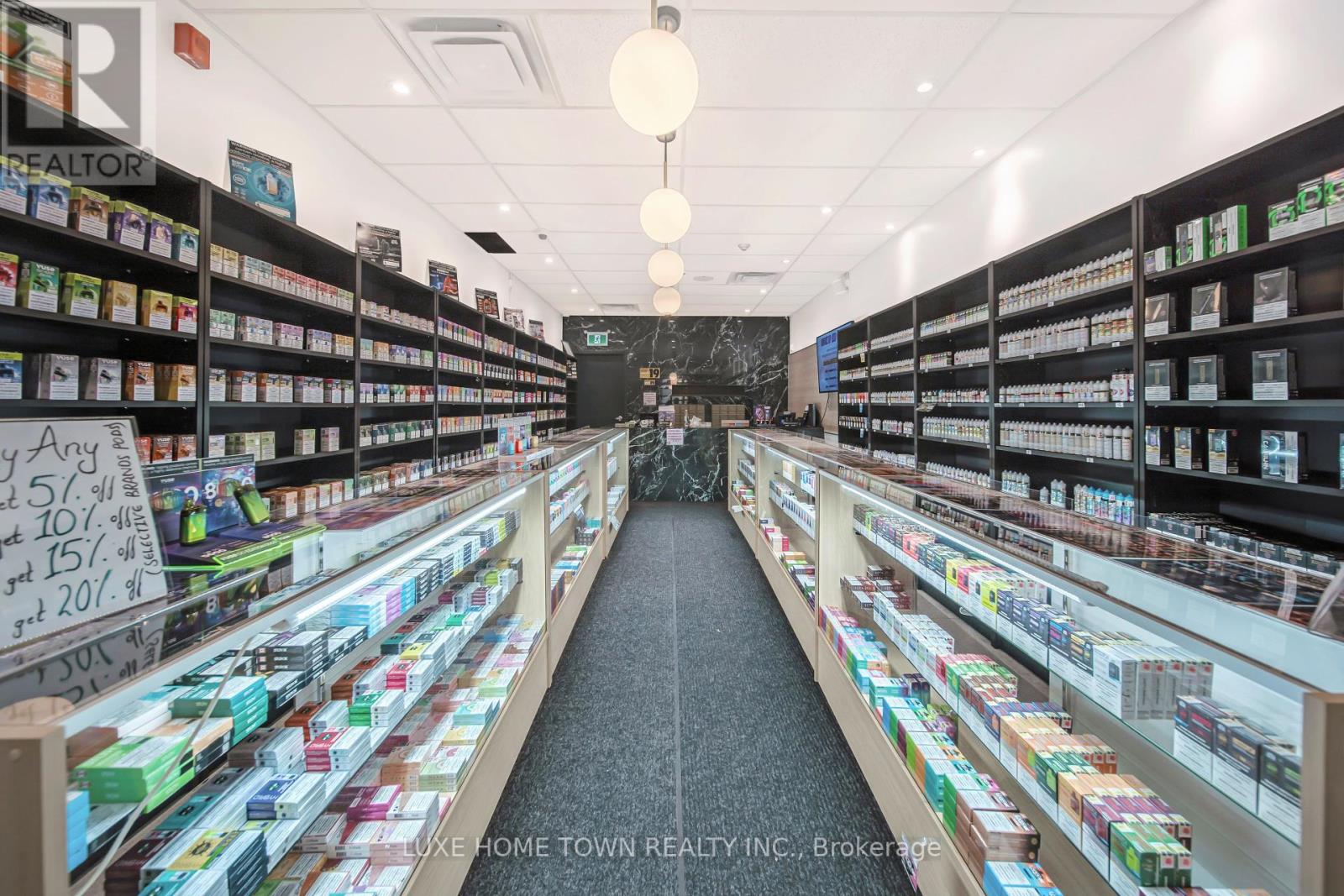842 DUNDAS STREET W
