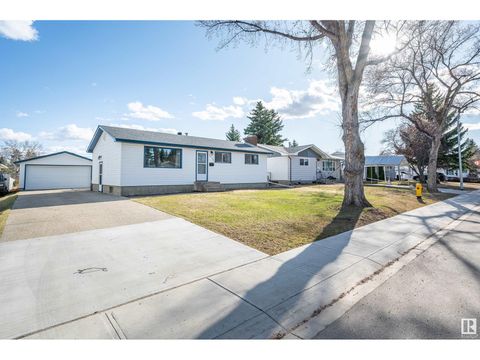 1943 Bonneville DR Sherwood Park AB T8A0Y3