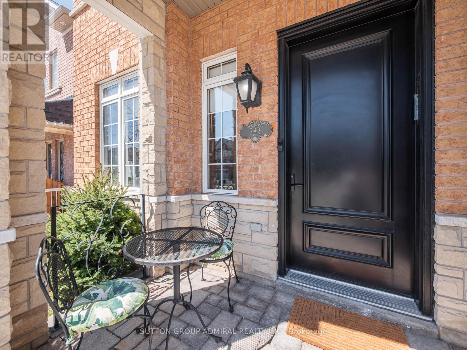 582 SUMMERIDGE DRIVE