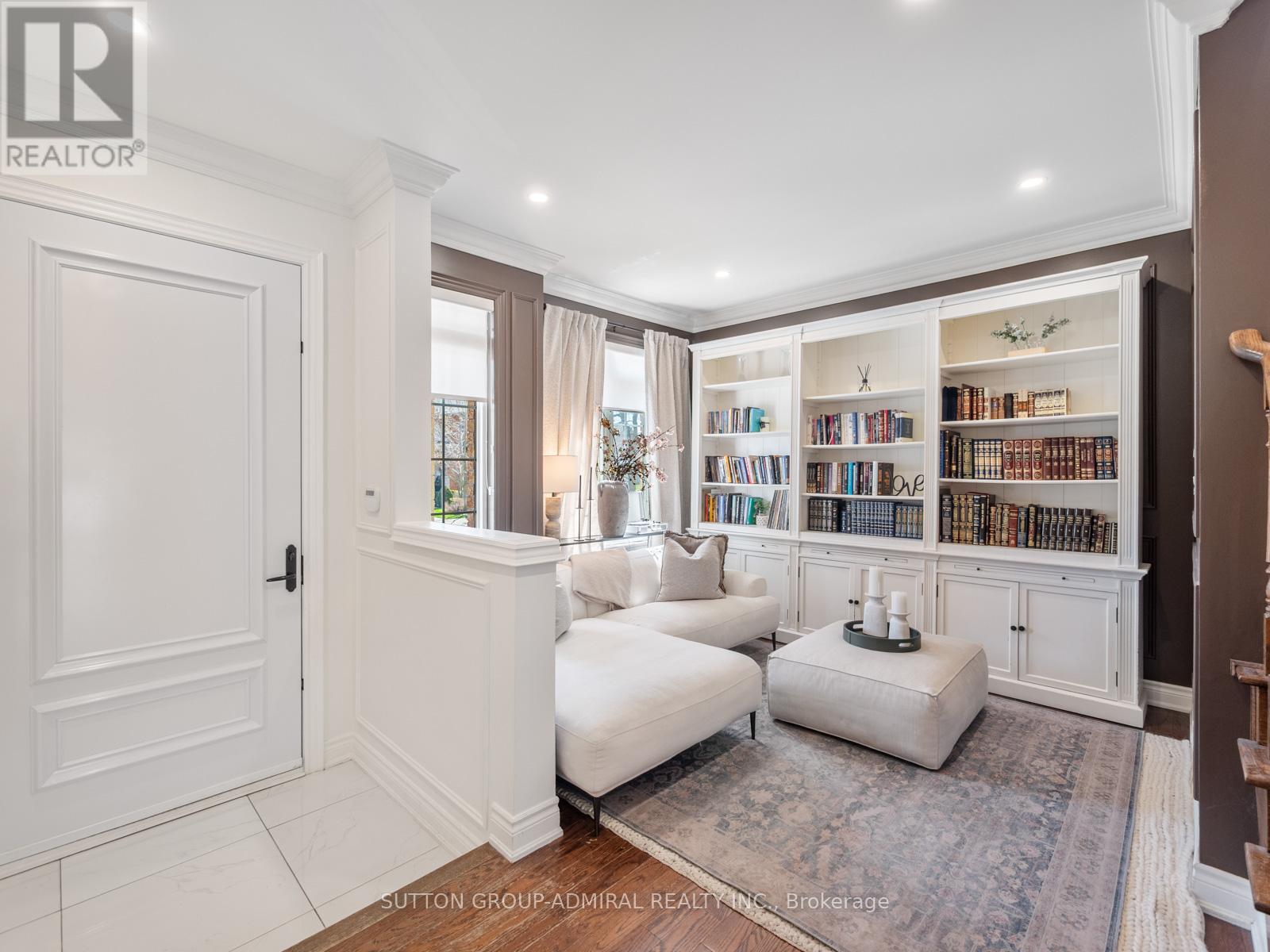 582 SUMMERIDGE DRIVE