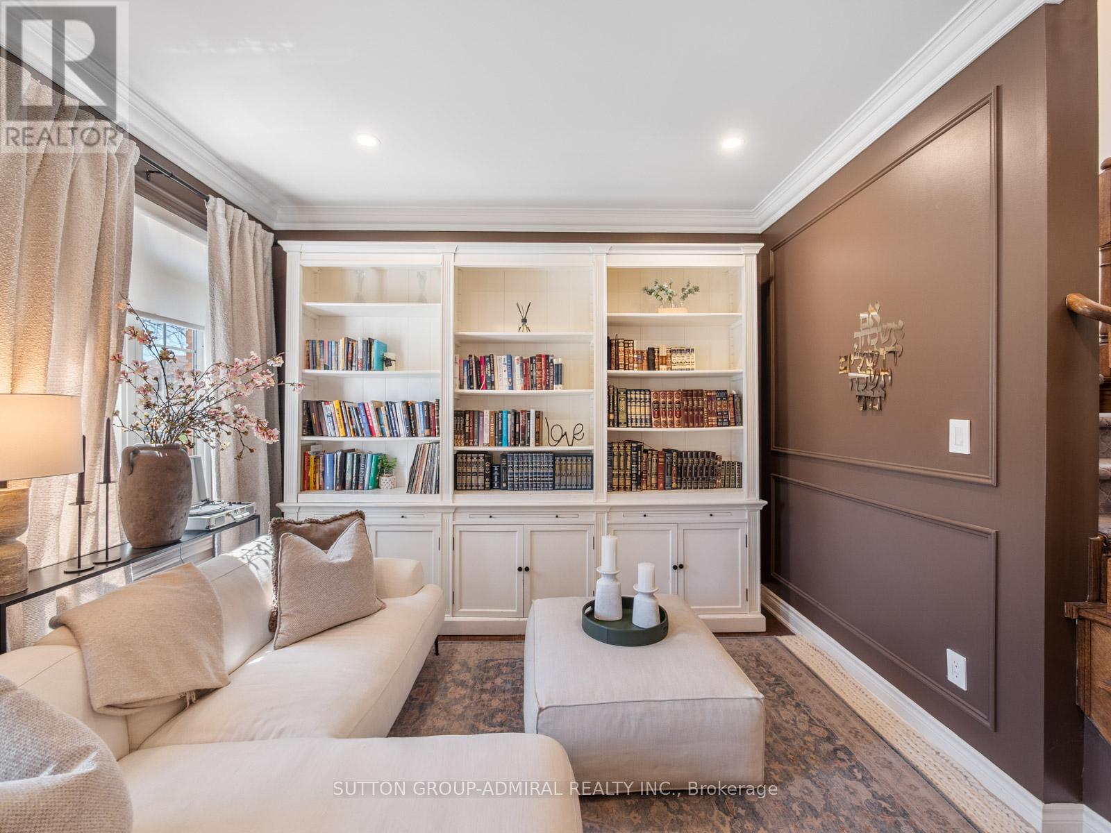 582 SUMMERIDGE DRIVE