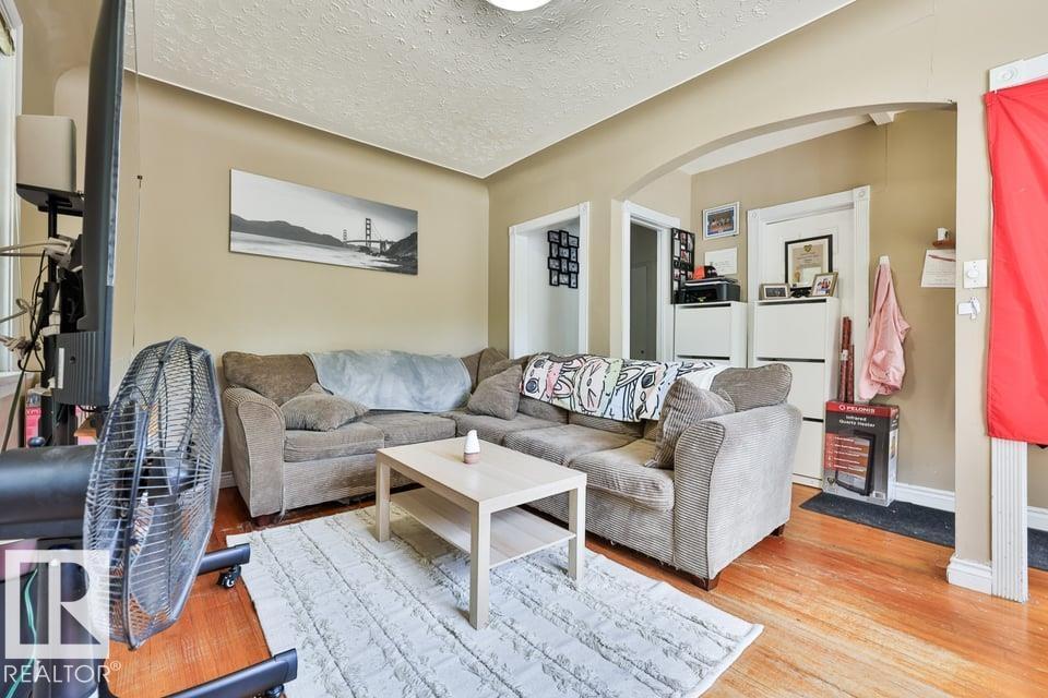12347 90 ST NW