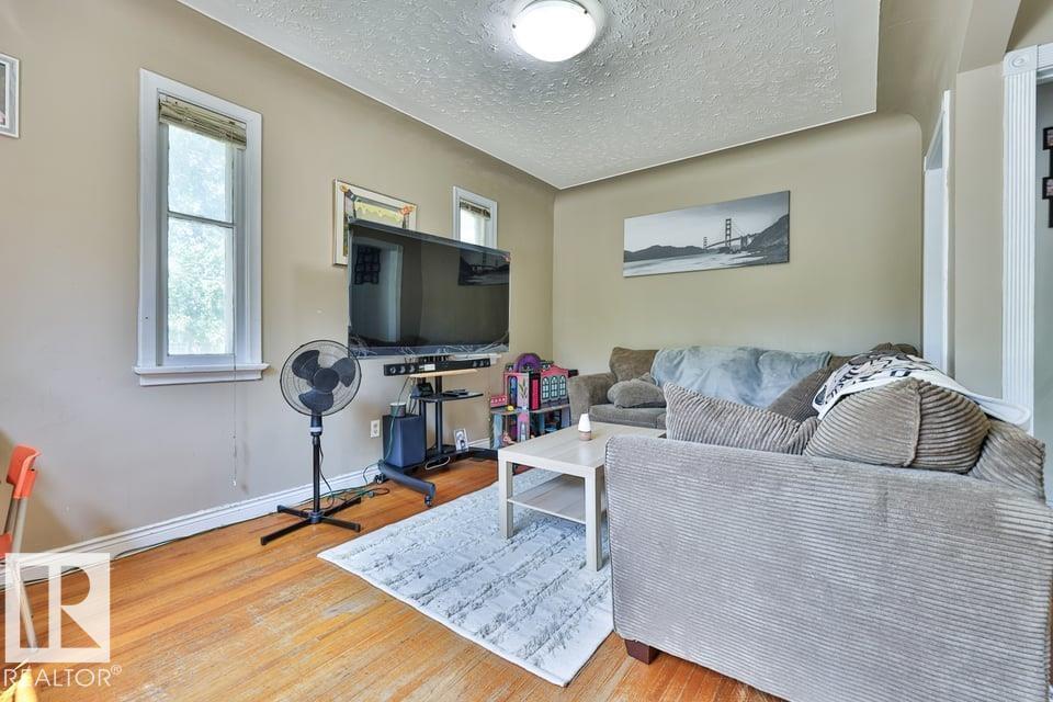12347 90 ST NW