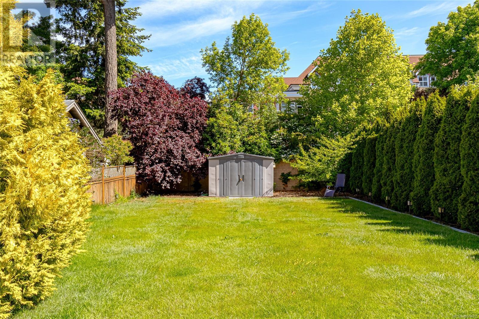 662 Fairway Ave