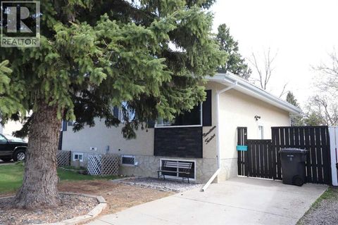 1912 21 Avenue N Lethbridge AB T1H4B7