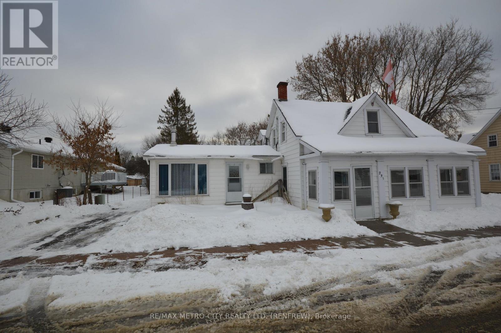 235 RENFREW AVENUE W