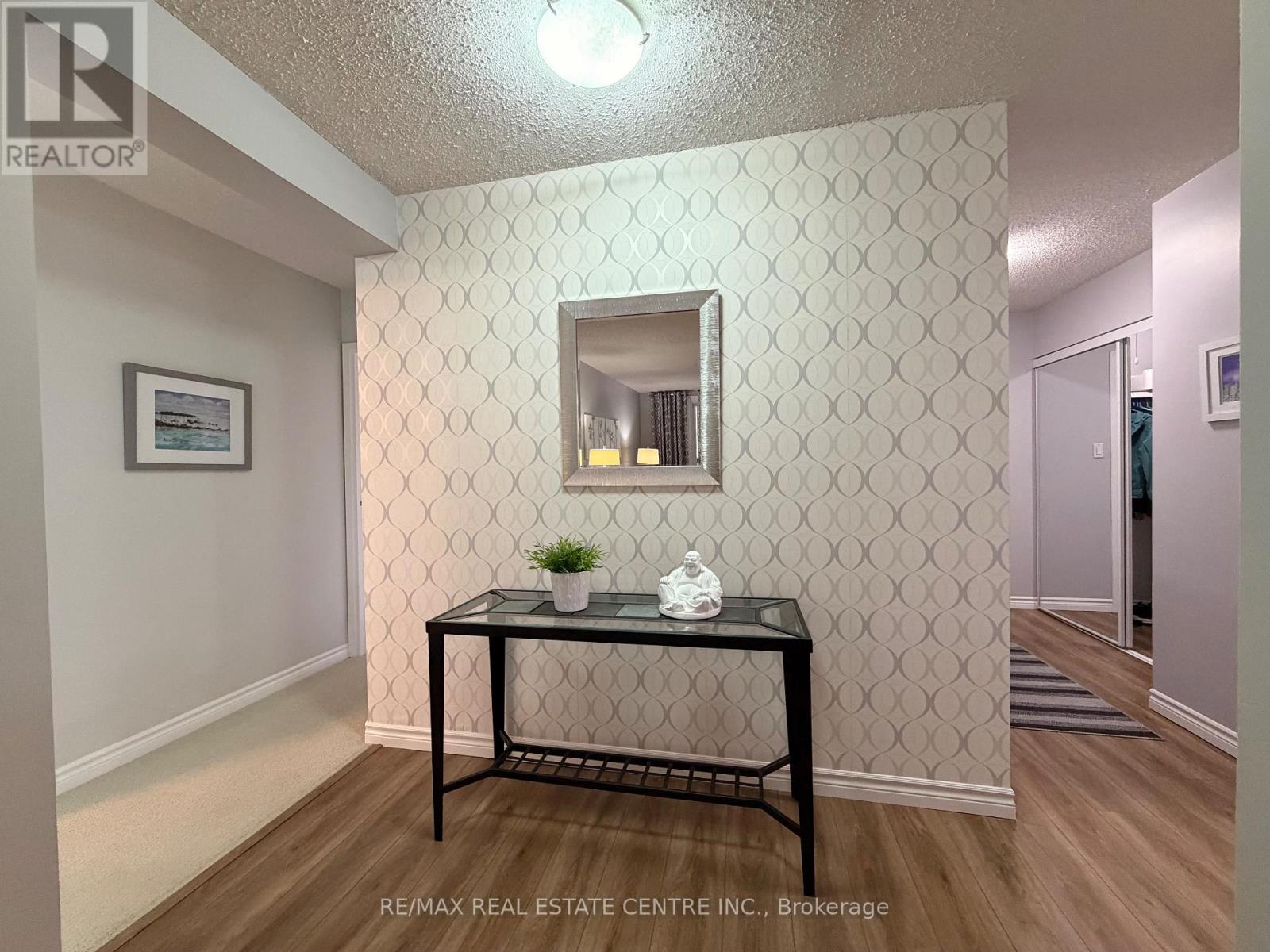 301 - 944 CALEDONIAN VIEW