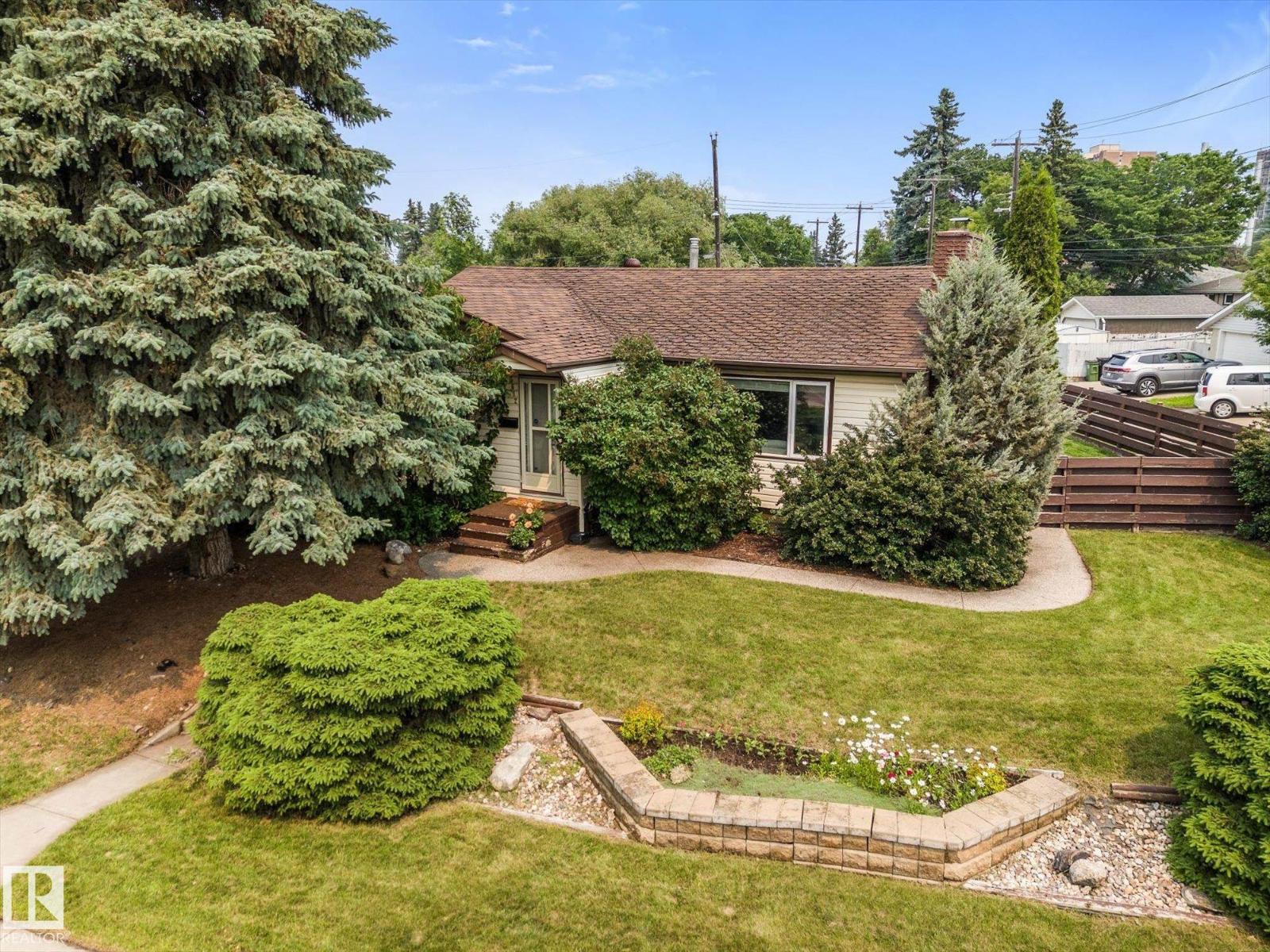 15612 83 AV NW
