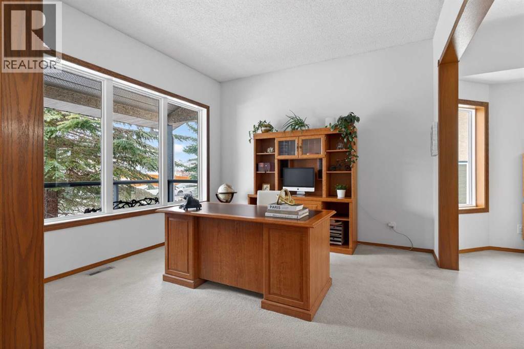 677 Hawkwood Boulevard NW