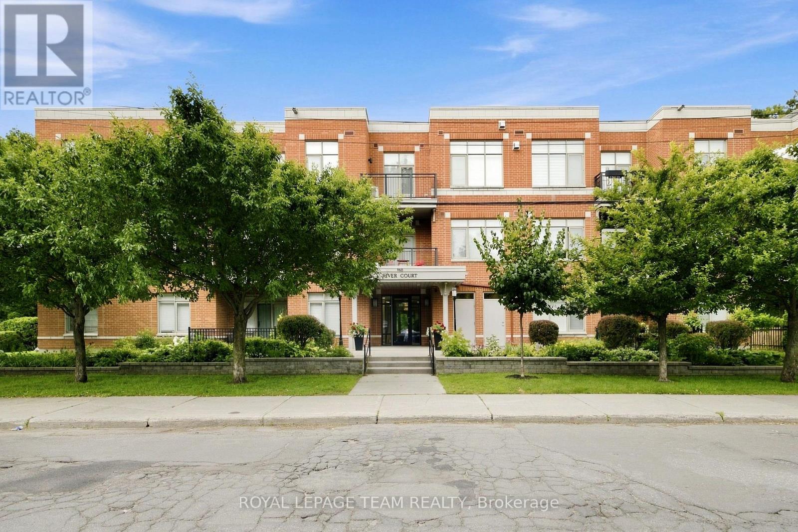 Photo 1 of 29 — 212 - 950 MARGUERITE AVENUE Unit 212, Ottawa, ON K1K3T8
