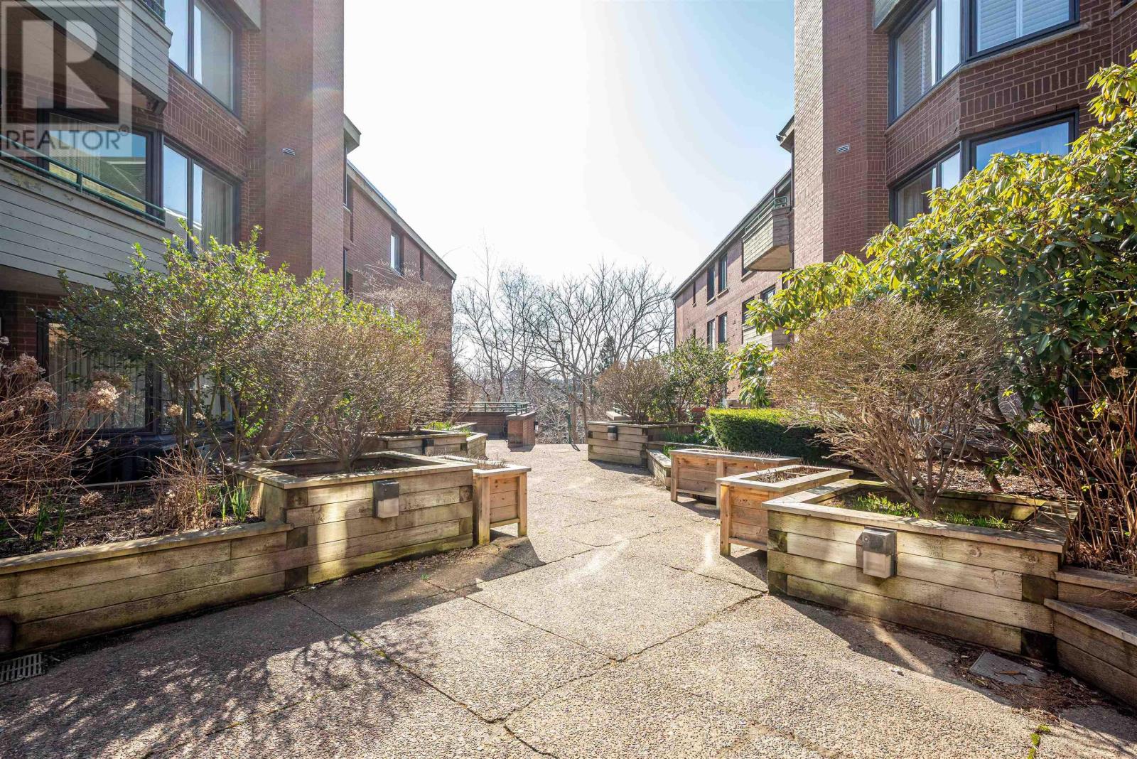 112 1350 Oxford Street