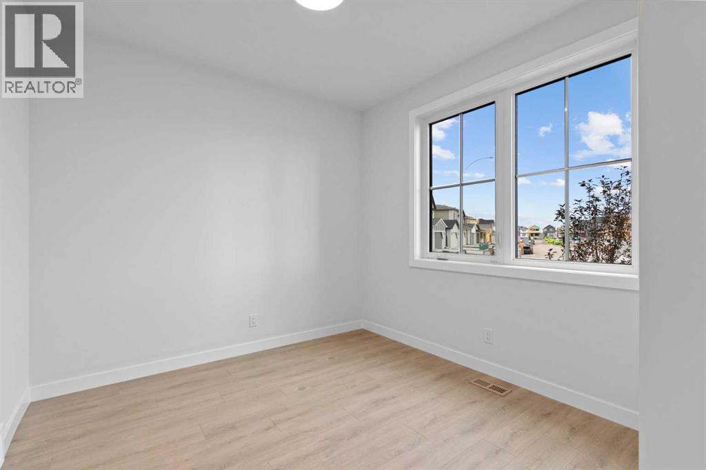 175 Belvedere Crescent SE