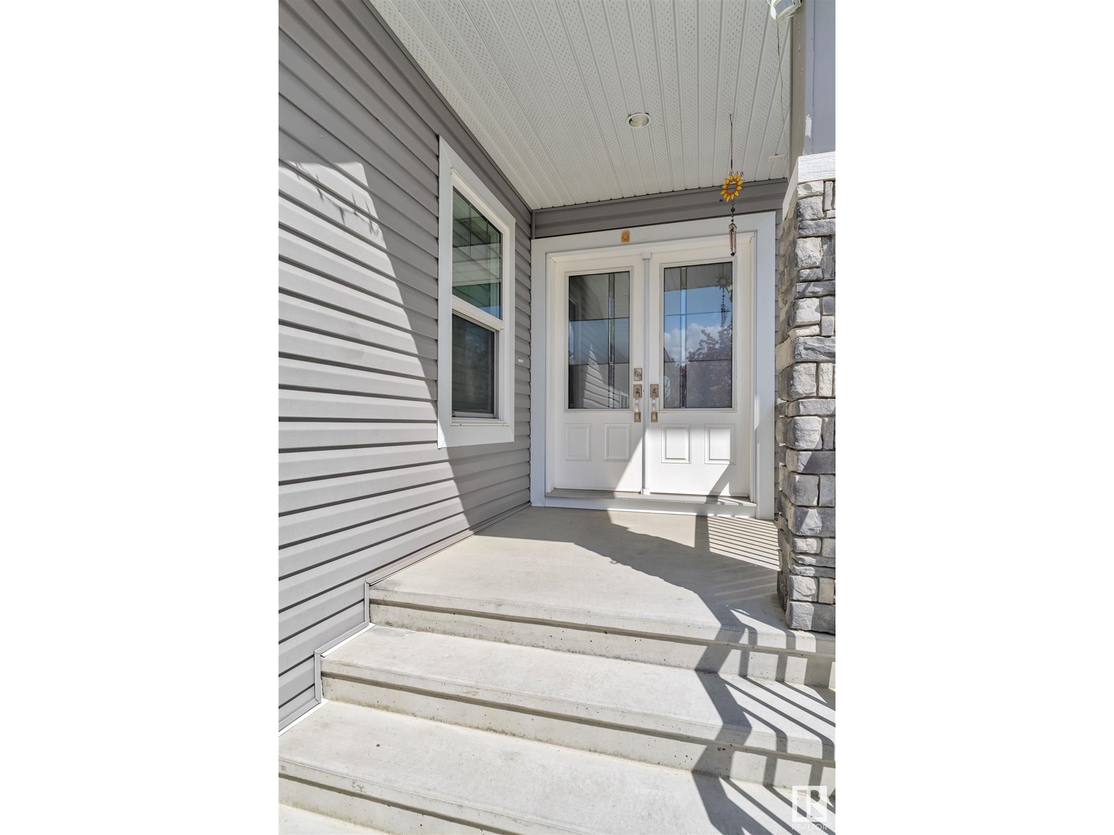 2211 22 ST NW