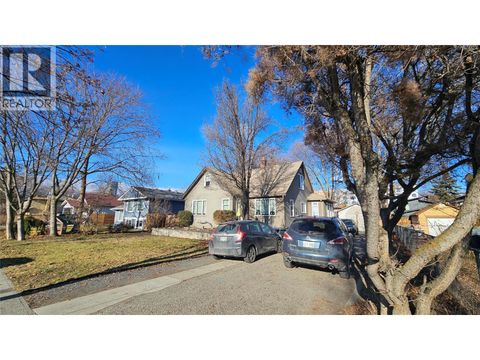 818 Dehart Avenue Kelowna BC V1Y6A1