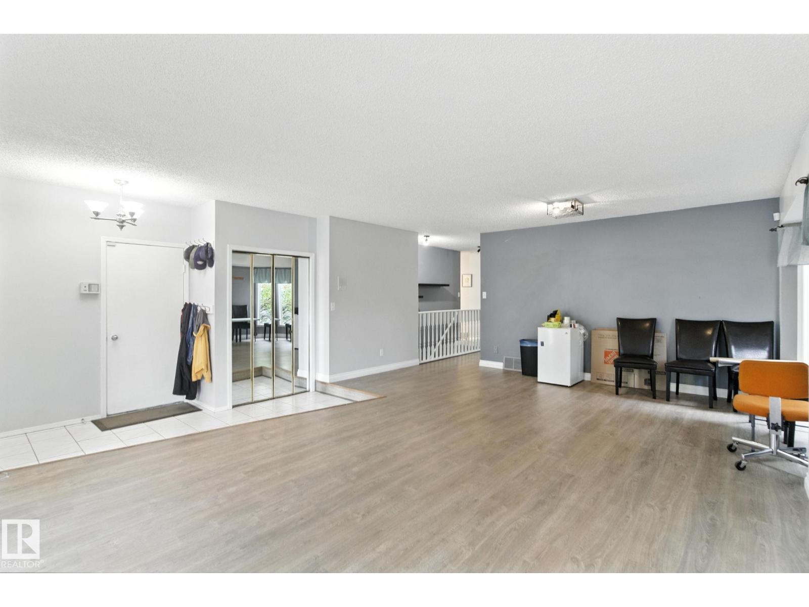 18008 61 AV NW