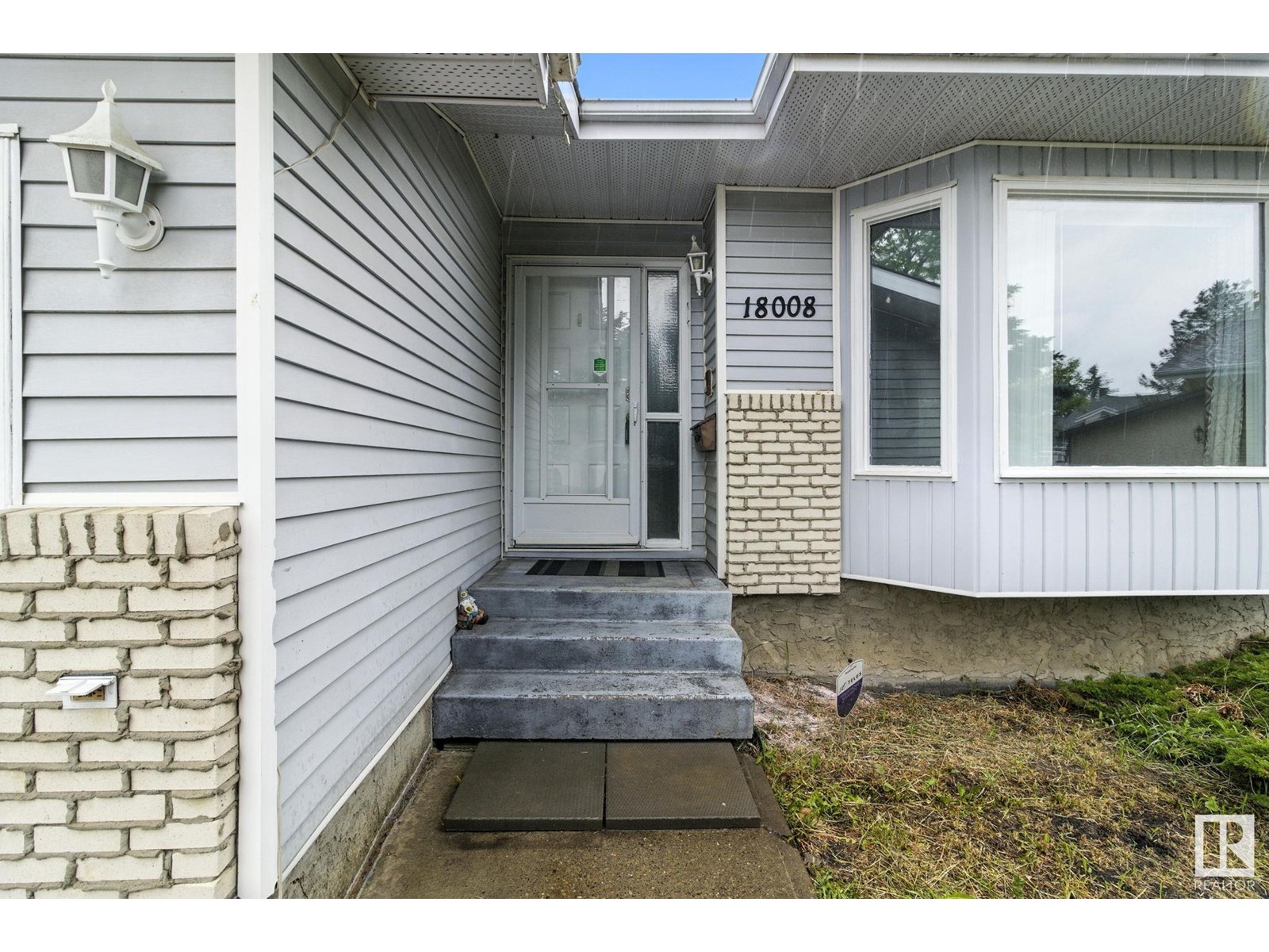 18008 61 AV NW