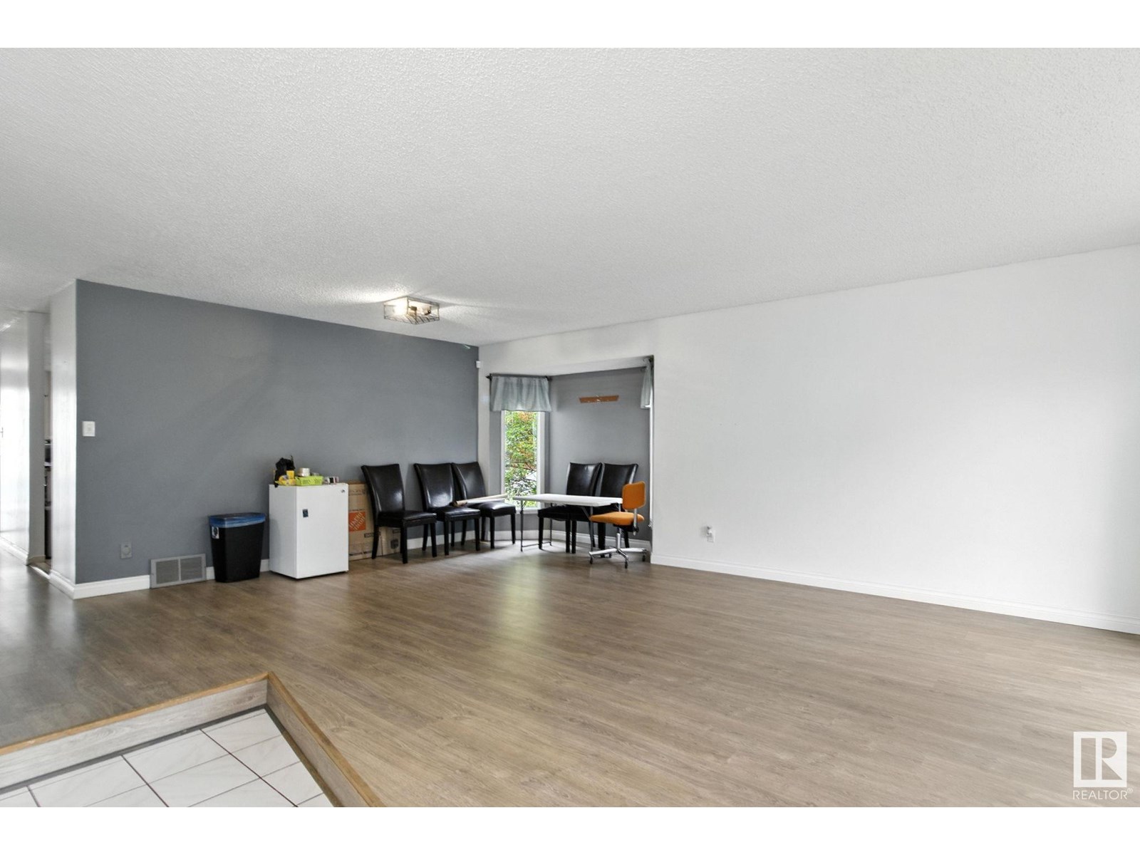 18008 61 AV NW