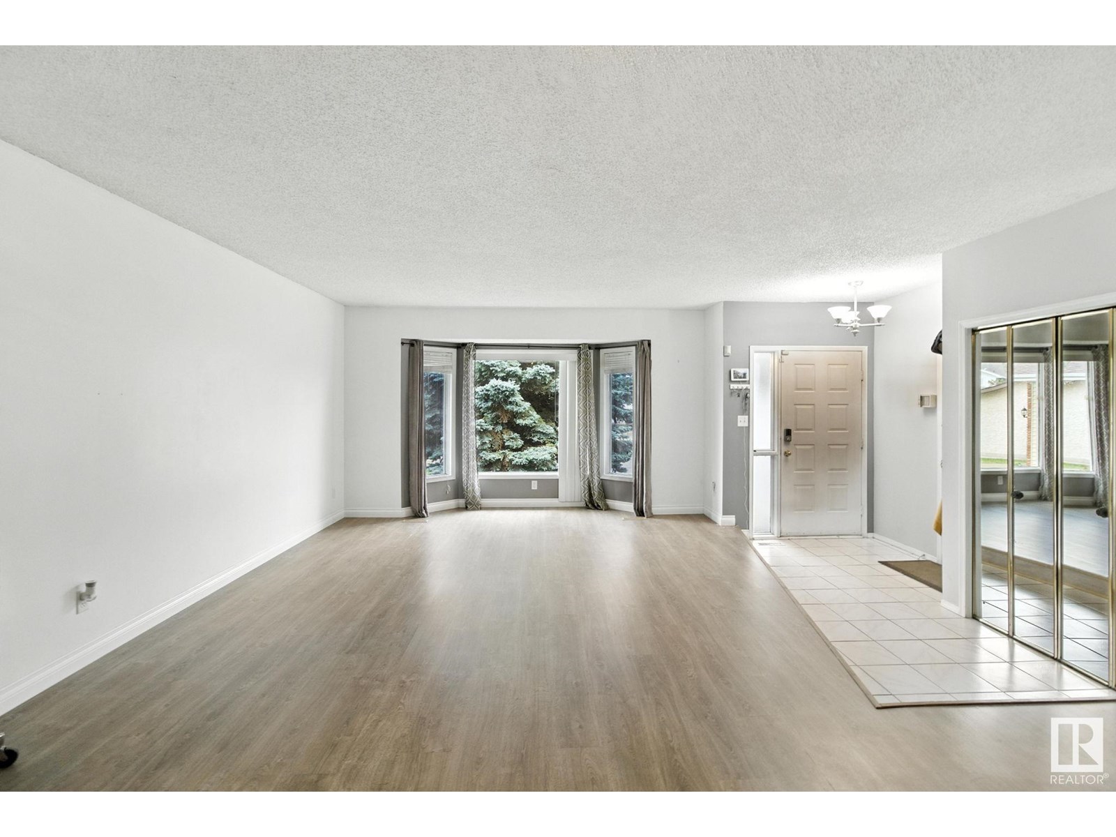 18008 61 AV NW