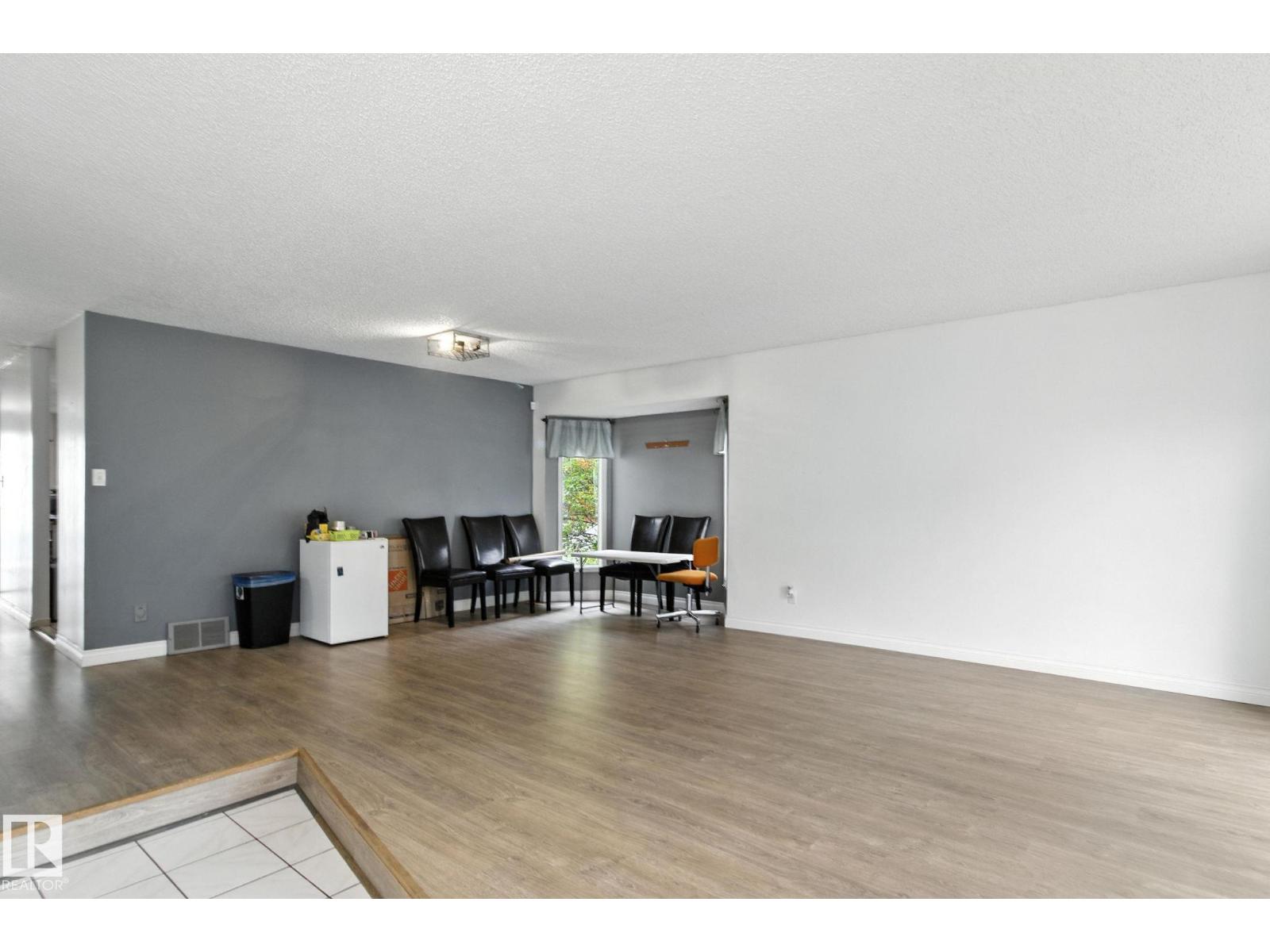18008 61 AV NW