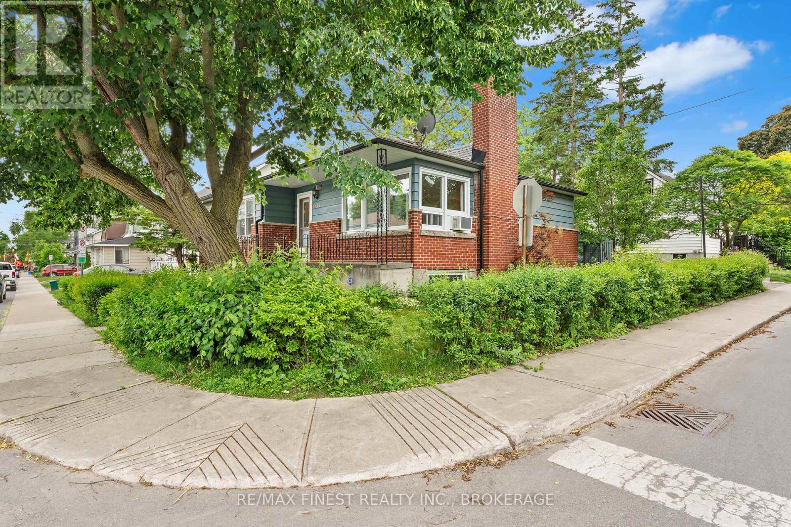 644 VICTORIA STREET
