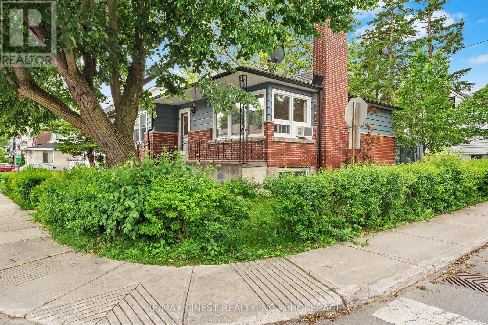 644 VICTORIA STREET