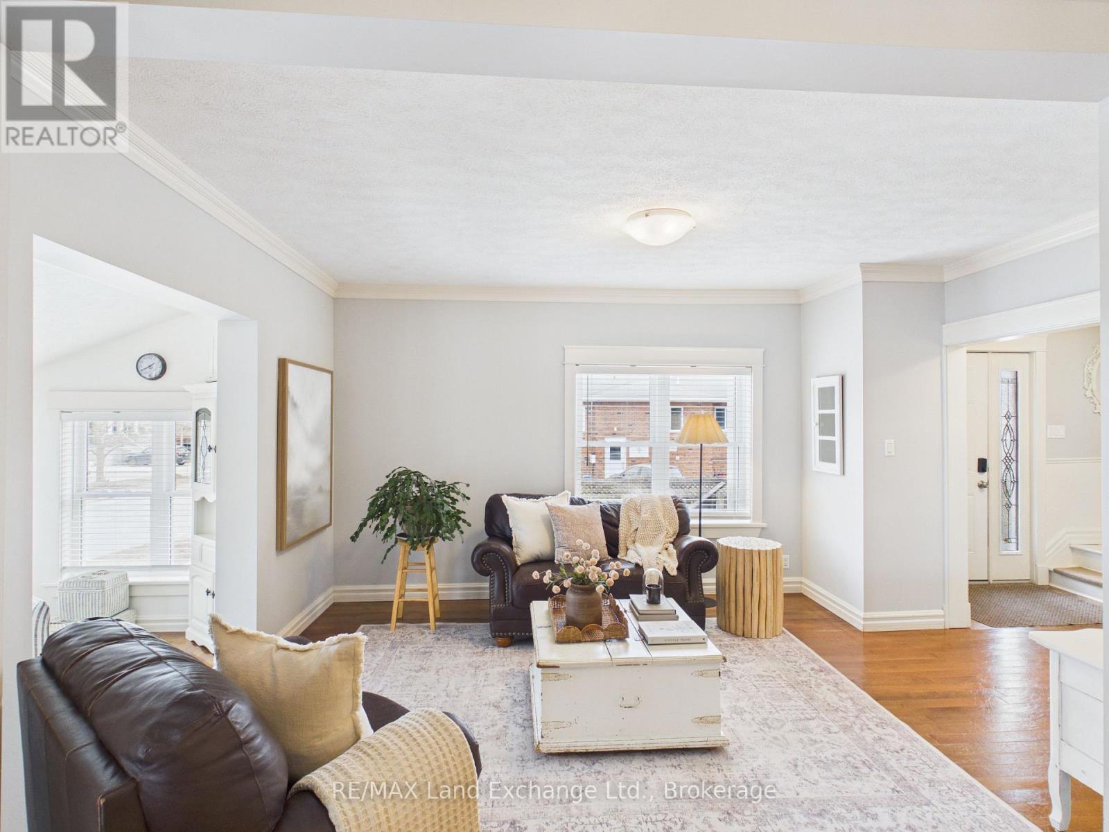 842 OLDE VICTORIA STREET