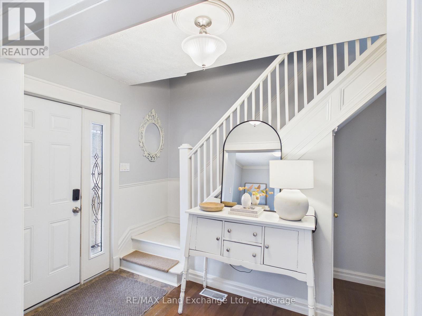 842 OLDE VICTORIA STREET