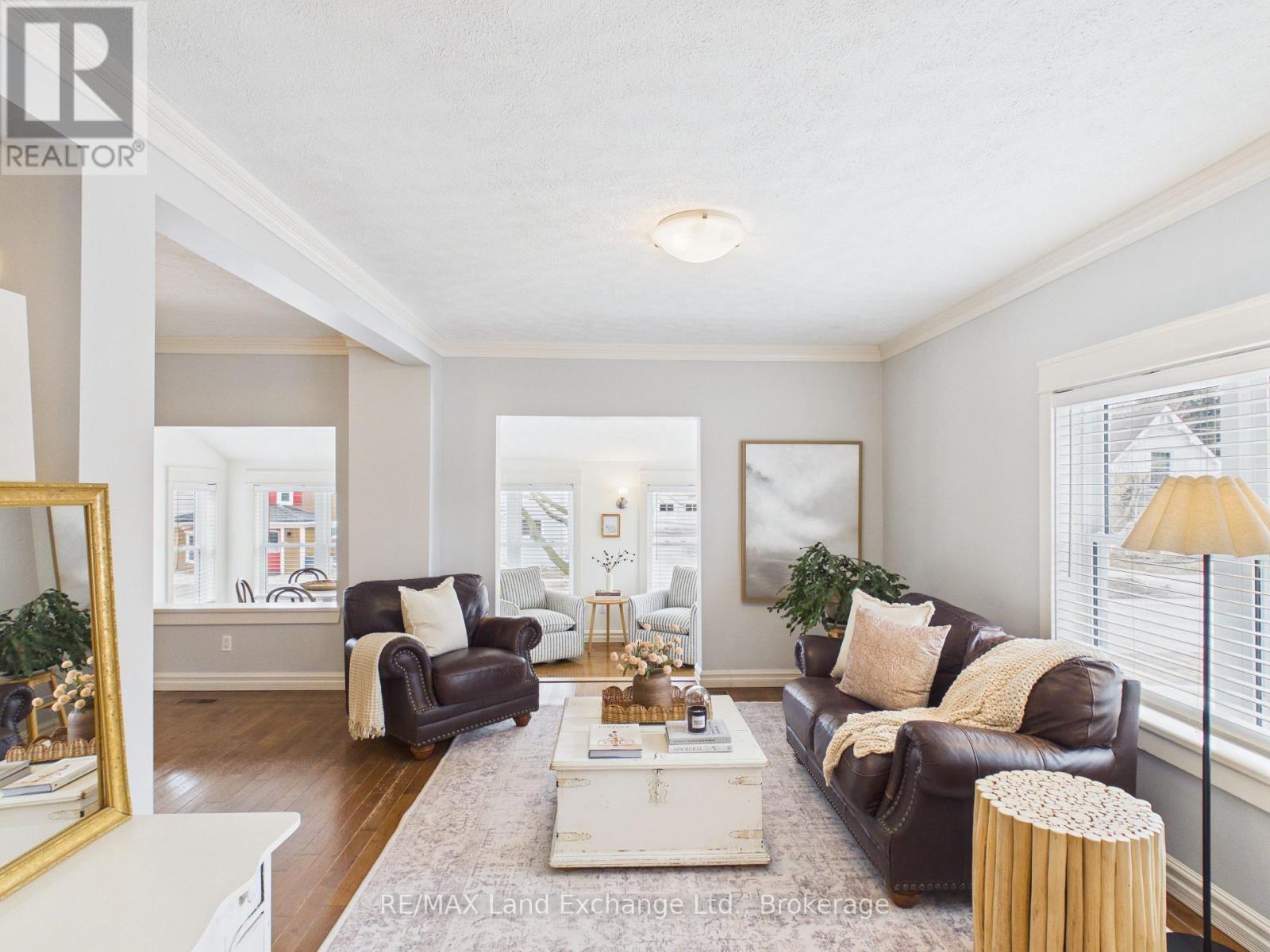 842 OLDE VICTORIA STREET