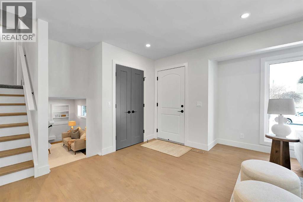 928 Lake Twintree Crescent SE