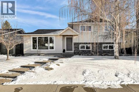 928 Lake Twintree Crescent SE Calgary AB T2J2W3