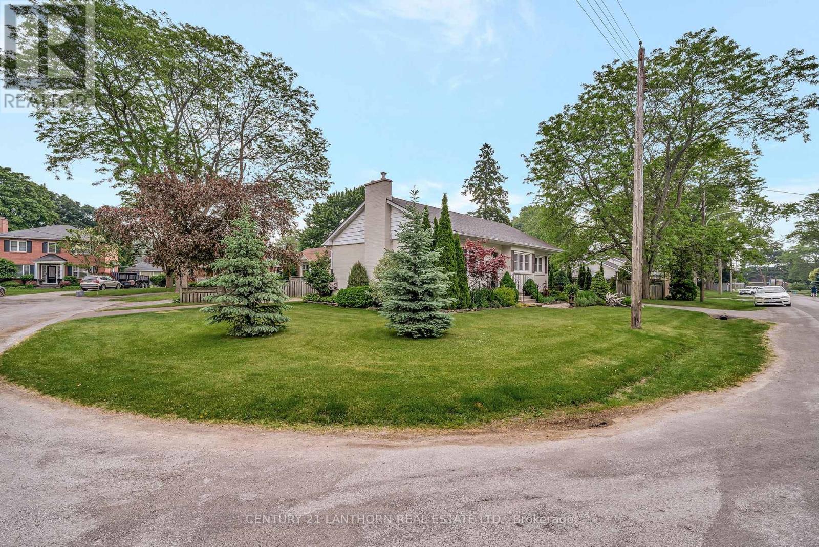 19 WOODLAND ACRES