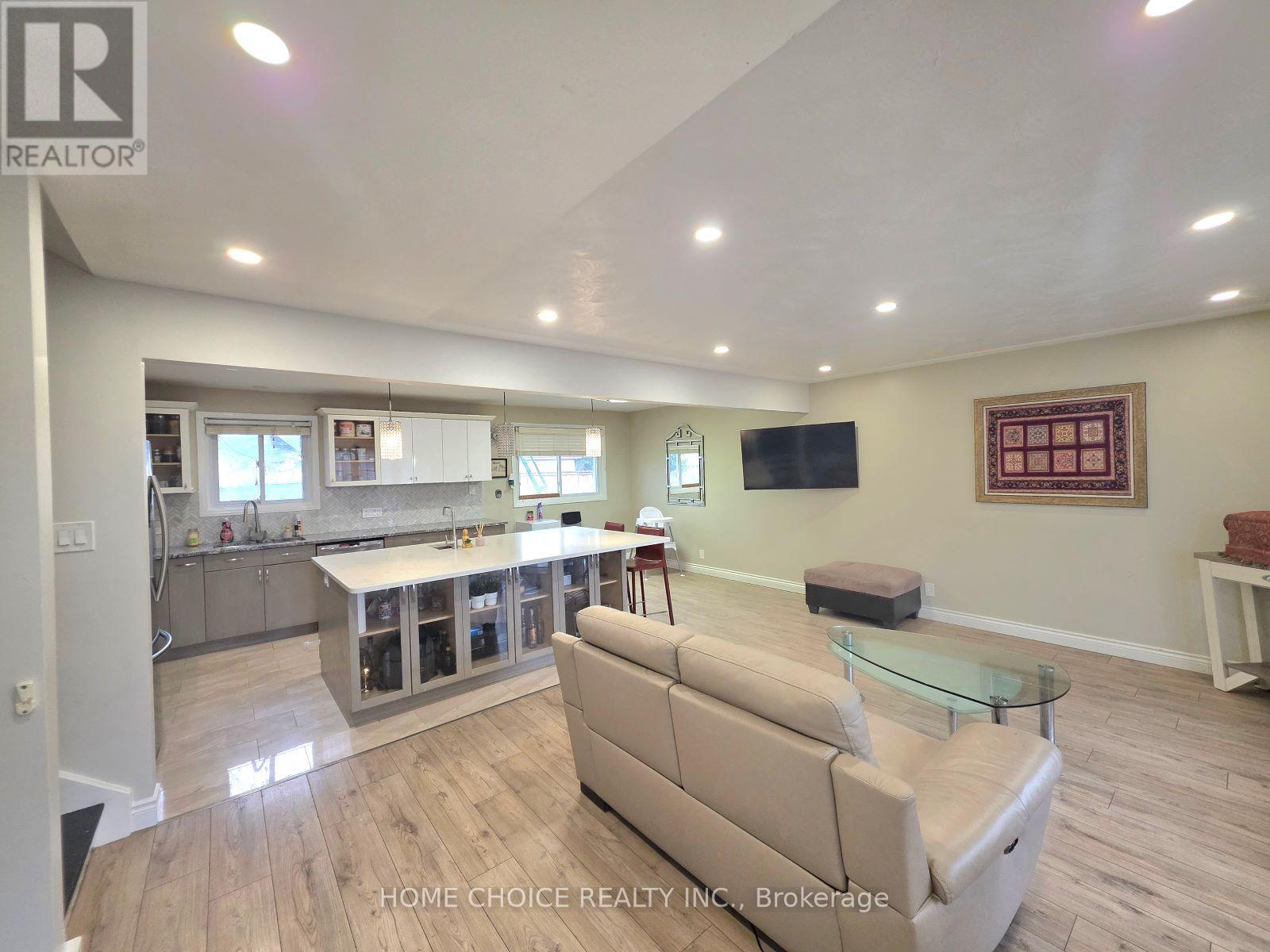 130 CHAMPLAIN CRESCENT